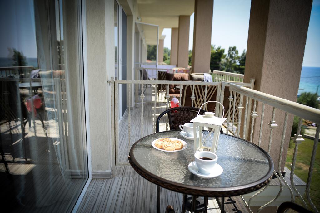 ניאה סקיוני Crown Hotel מראה חיצוני תמונה