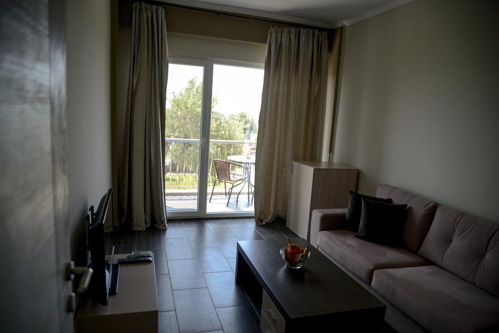 ניאה סקיוני Crown Hotel מראה חיצוני תמונה