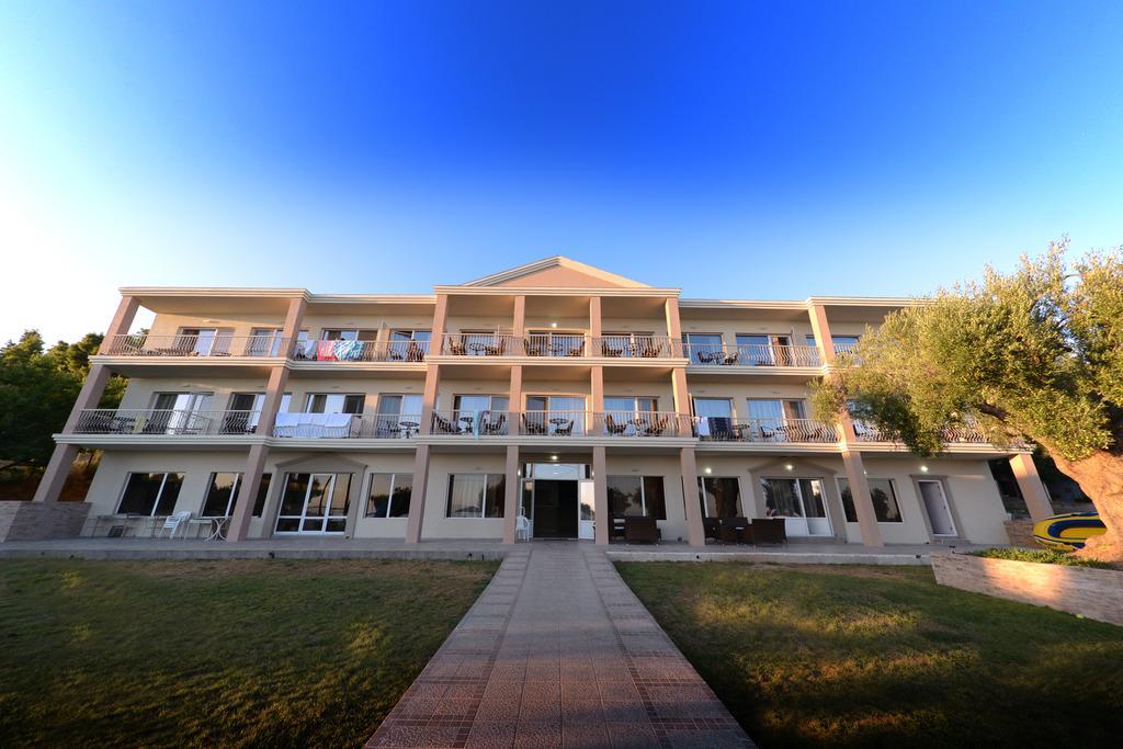 ניאה סקיוני Crown Hotel מראה חיצוני תמונה